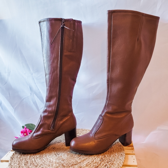 Vintage Shoes - Y2k Vintage • Knee High Wide Calf Brown Boots